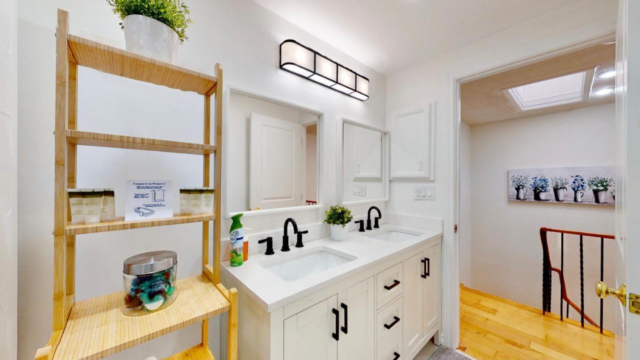 Modern Bright Cozy 3Bed 3Bath Vacation House In Ajax, Greater Toronto Area Gta, On, Canada Экстерьер фото